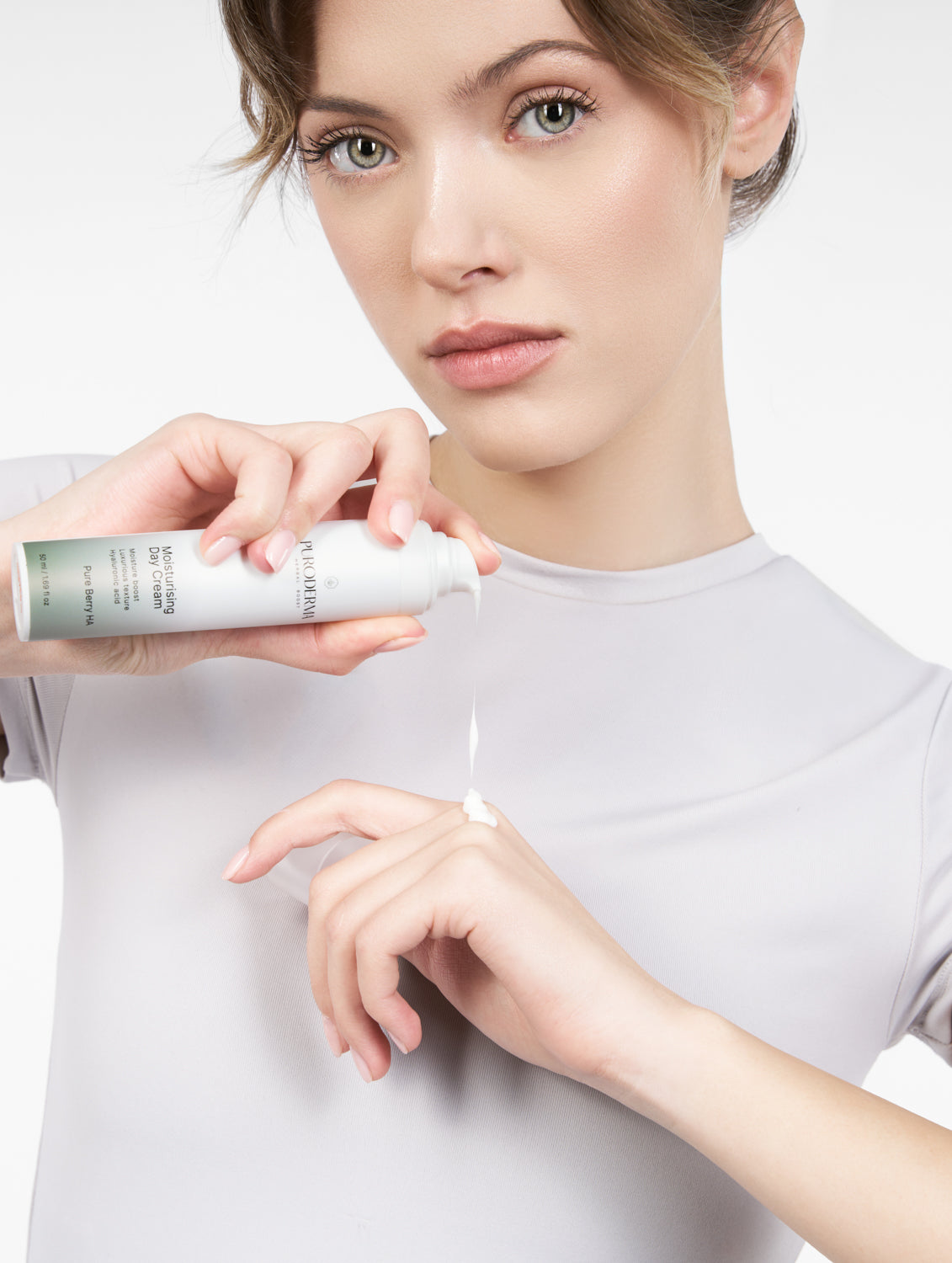 Cremă Hidratantă de Zi cu Extract de Fructe de Padure si Acid Hialuronic